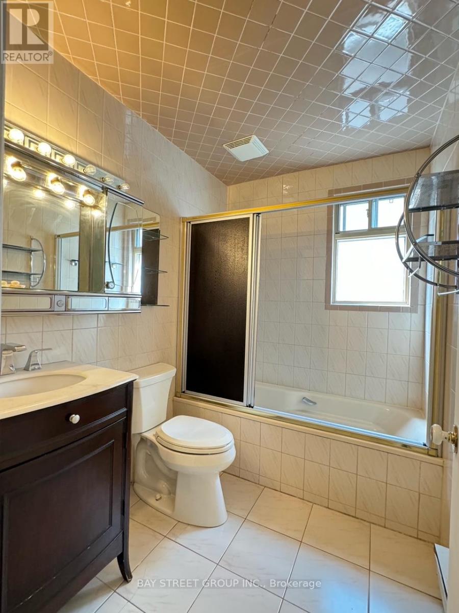 Photo 20 of 38 Woodward Avenue, Markham ON
