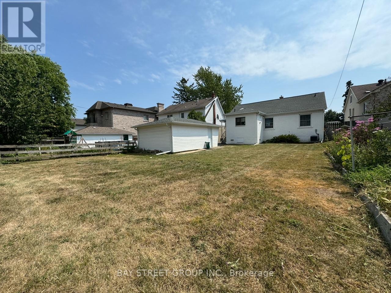 Photo 12 of 38 Woodward Avenue, Markham ON