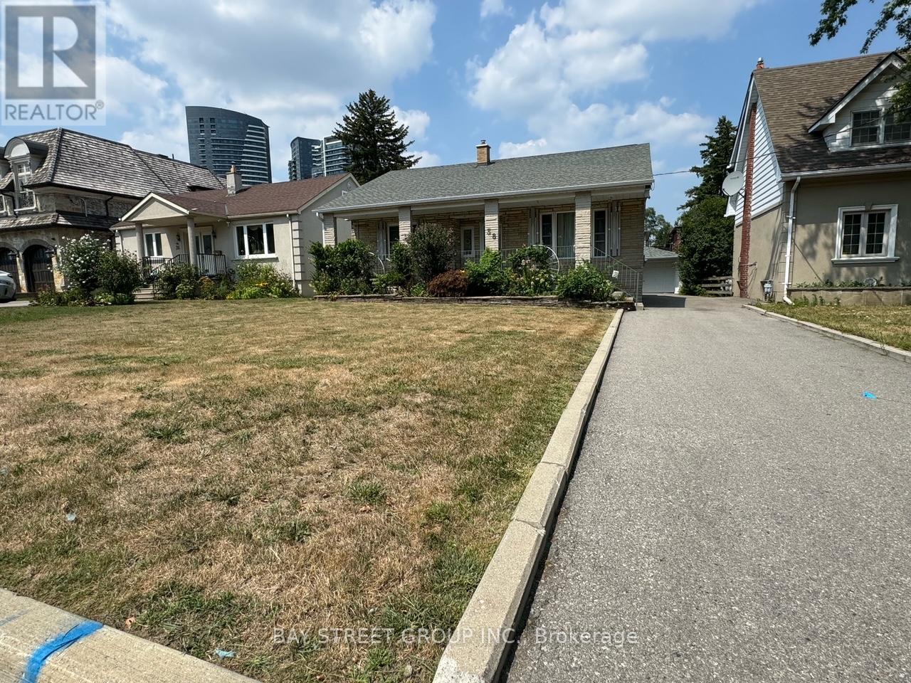 Photo 10 of 38 Woodward Avenue, Markham ON
