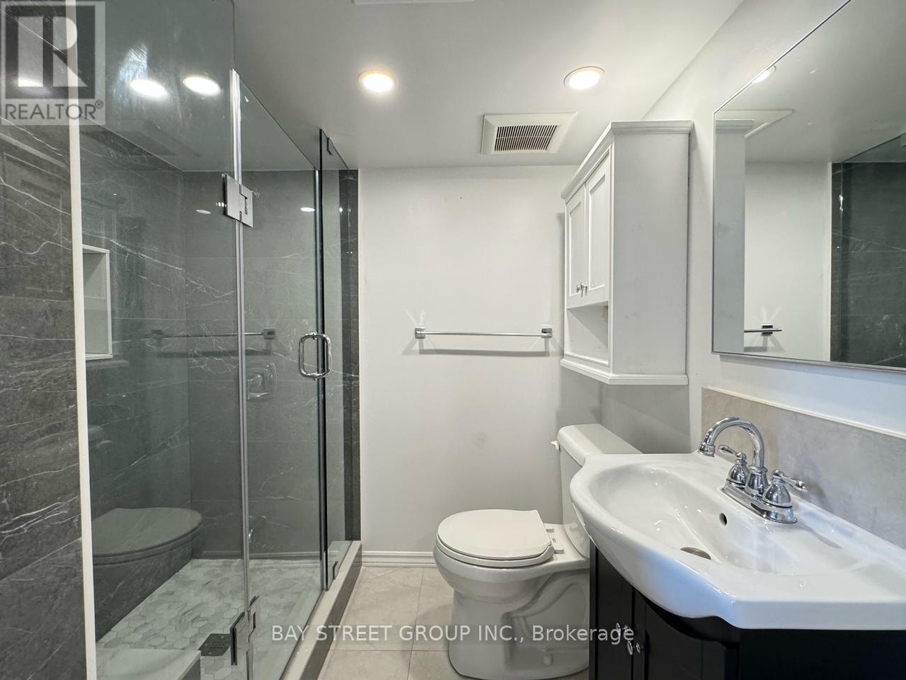Photo 13 of 38 Woodward Avenue, Markham ON