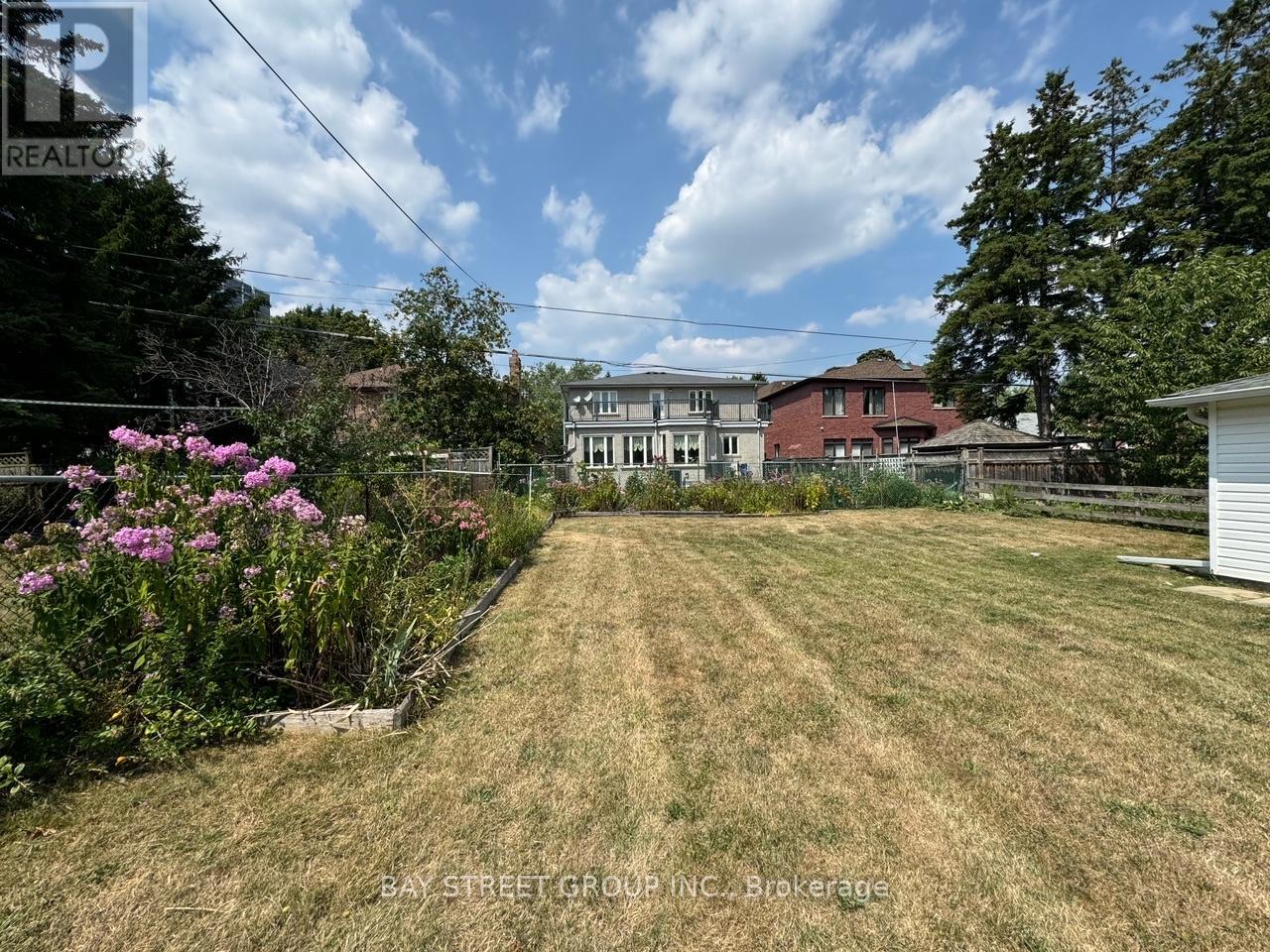 Photo 8 of 38 Woodward Avenue, Markham ON