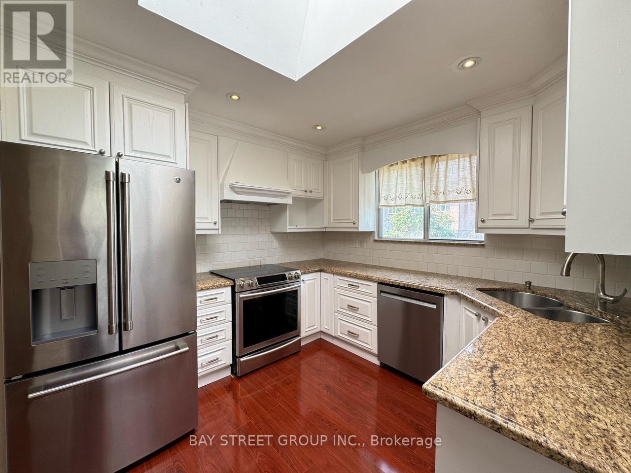 Photo 4 of 38 Woodward Avenue, Markham ON