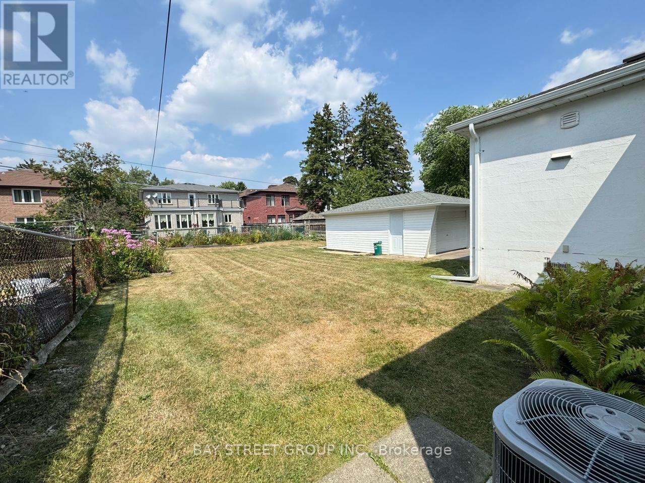 Photo 21 of 38 Woodward Avenue, Markham ON