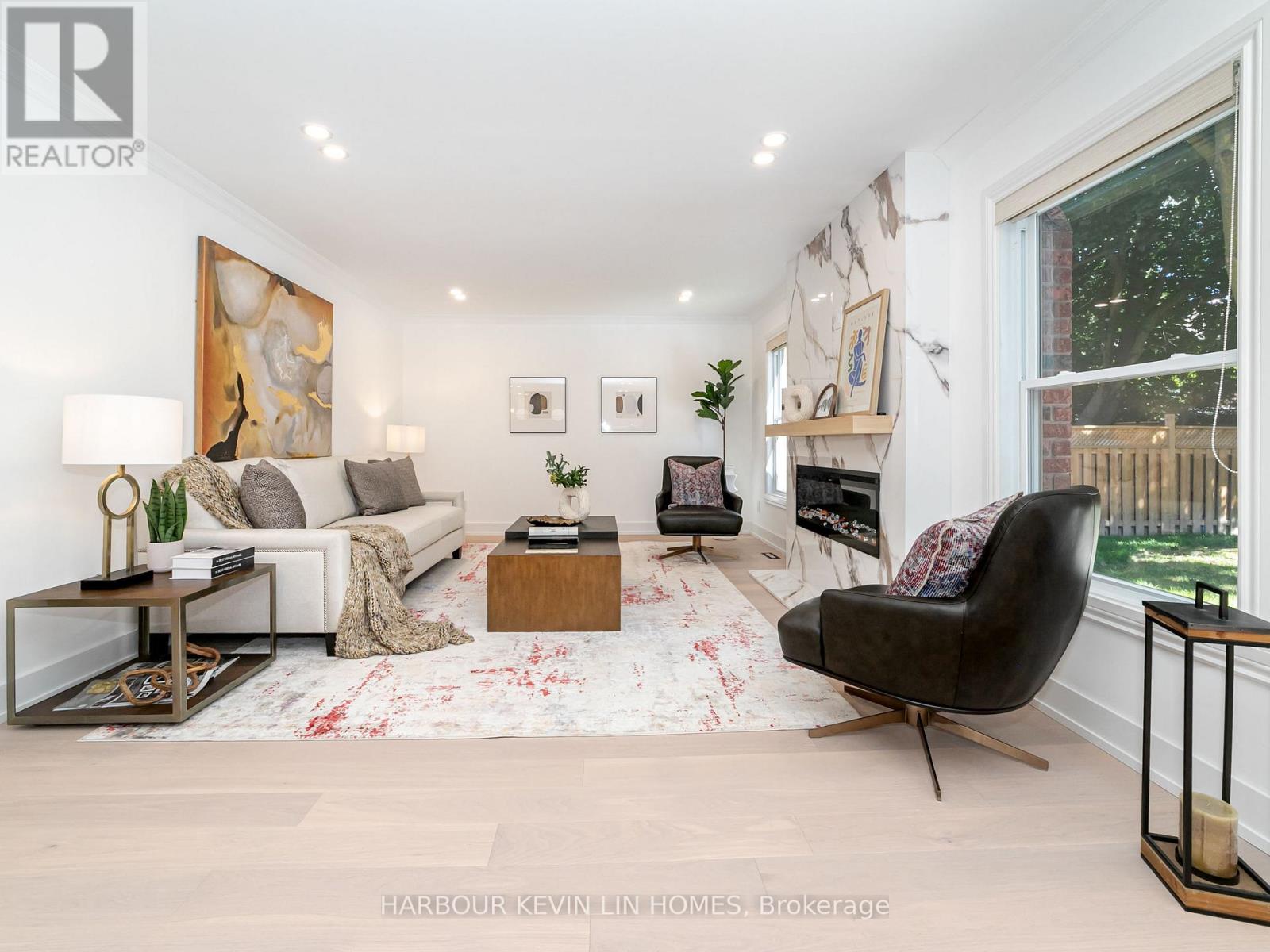 Photo 29 of 19 Willett Crescent, Richmond Hill ON