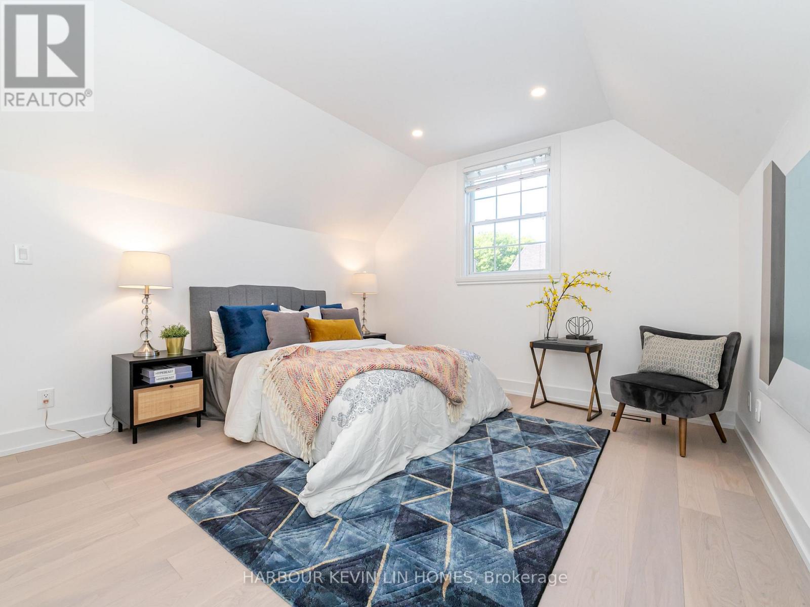 Photo 21 of 19 Willett Crescent, Richmond Hill ON
