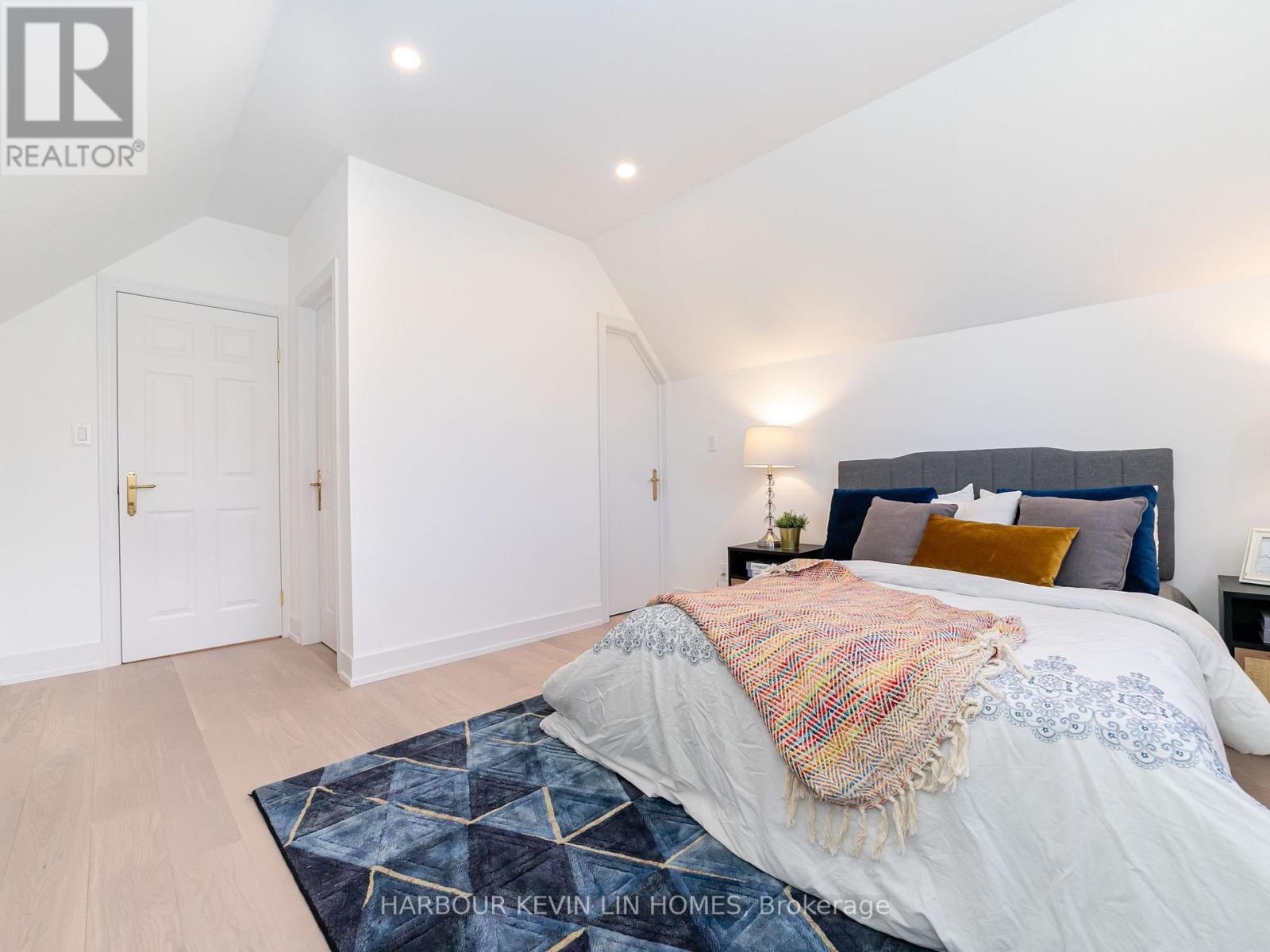 Photo 42 of 19 Willett Crescent, Richmond Hill ON