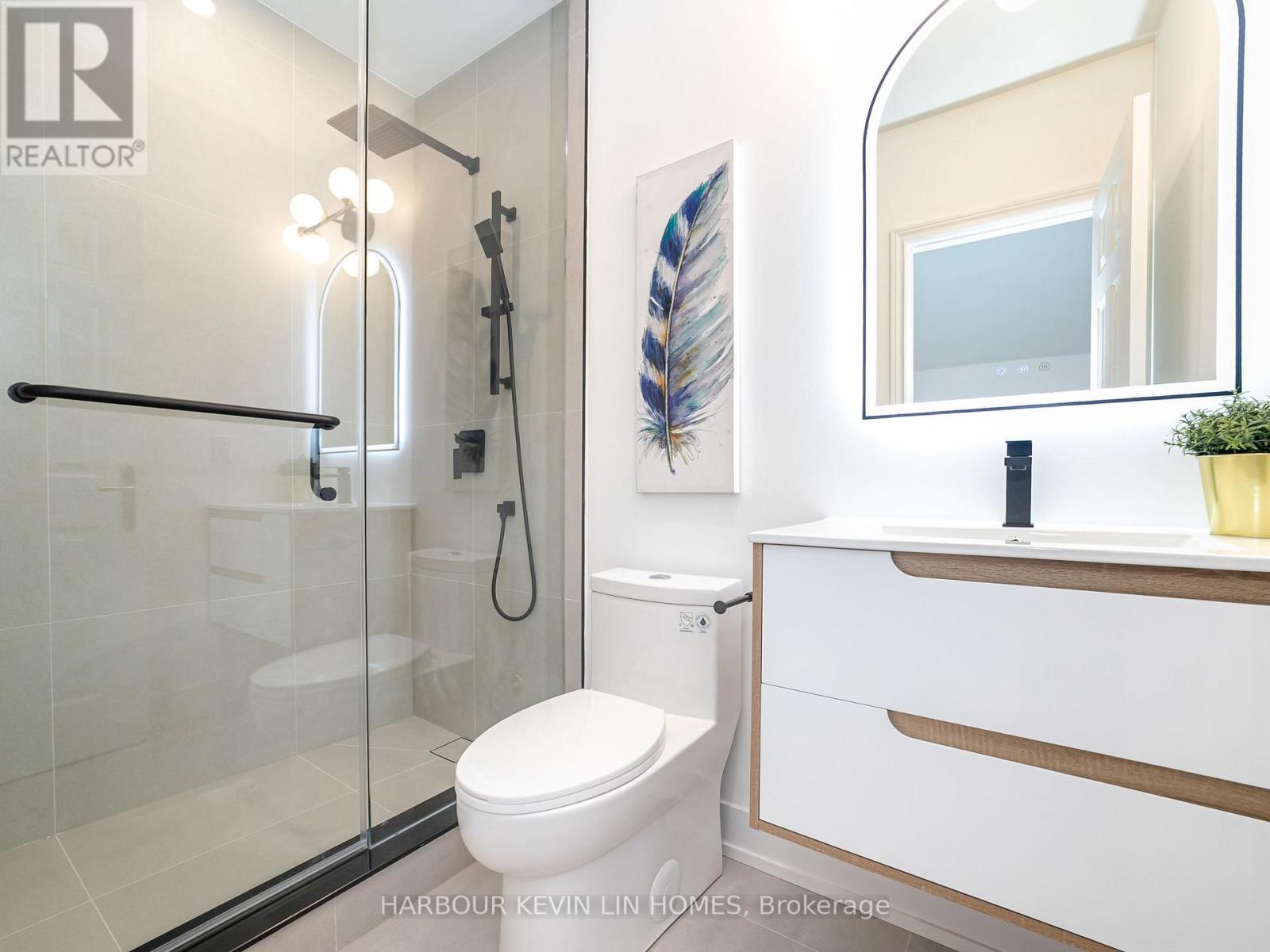 Photo 4 of 19 Willett Crescent, Richmond Hill ON
