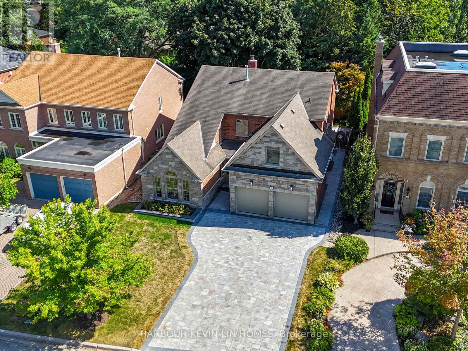 Photo 13 of 19 Willett Crescent, Richmond Hill ON