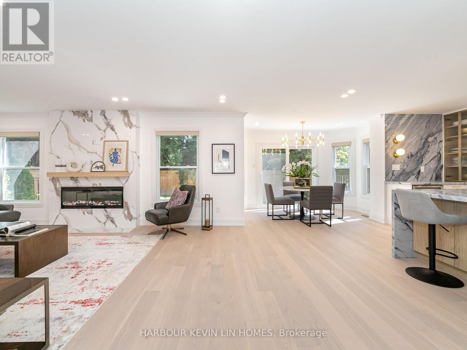 Photo 32 of 19 Willett Crescent, Richmond Hill ON