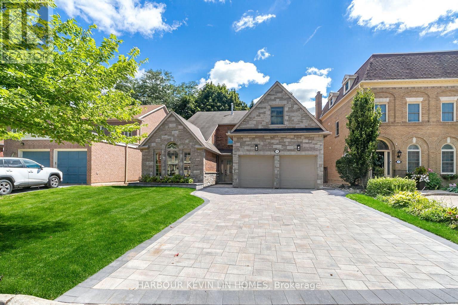Photo 24 of 19 Willett Crescent, Richmond Hill ON