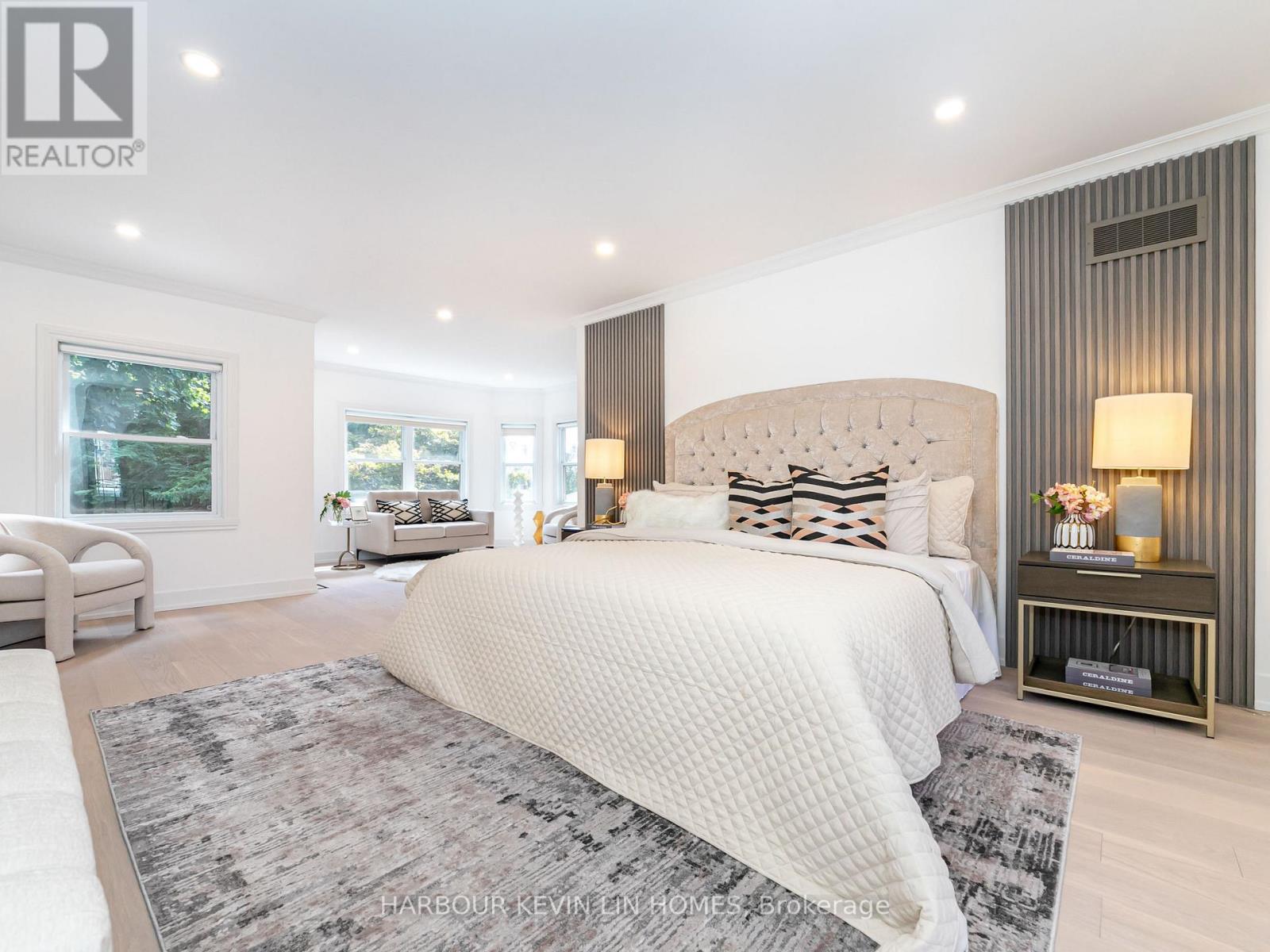 Photo 31 of 19 Willett Crescent, Richmond Hill ON