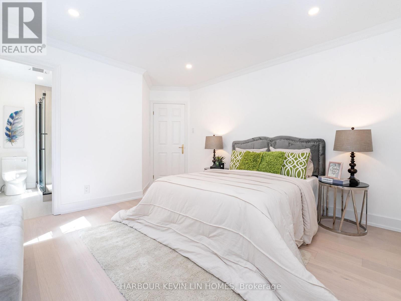 Photo 19 of 19 Willett Crescent, Richmond Hill ON