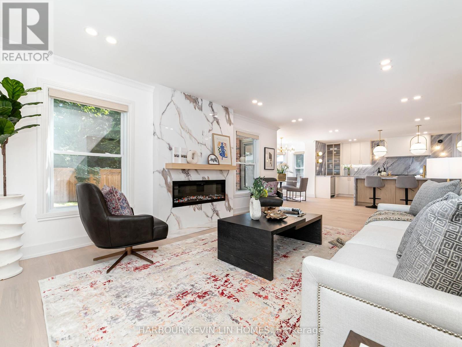 Photo 1 of 19 Willett Crescent, Richmond Hill ON