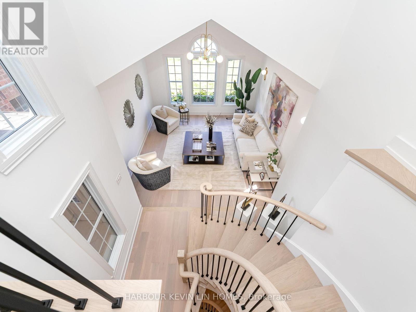 Photo 3 of 19 Willett Crescent, Richmond Hill ON