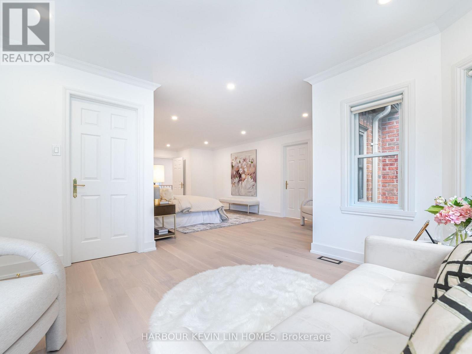 Photo 12 of 19 Willett Crescent, Richmond Hill ON