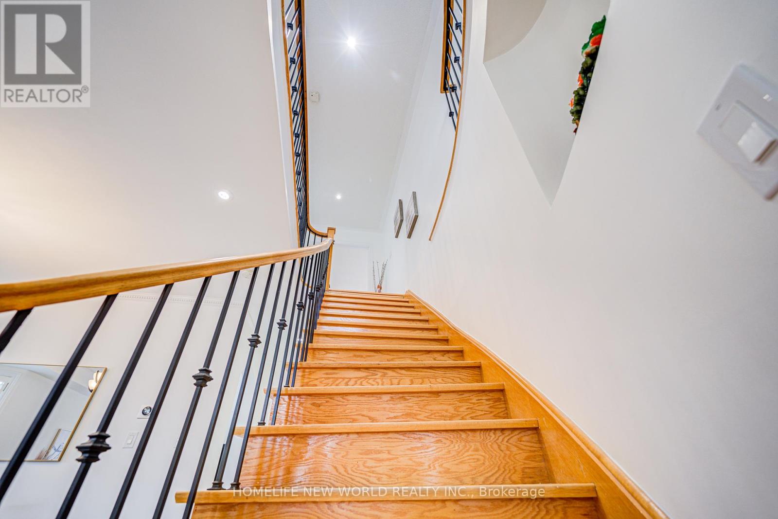 Photo 27 of 46 Teal Crescent, Vaughan ON