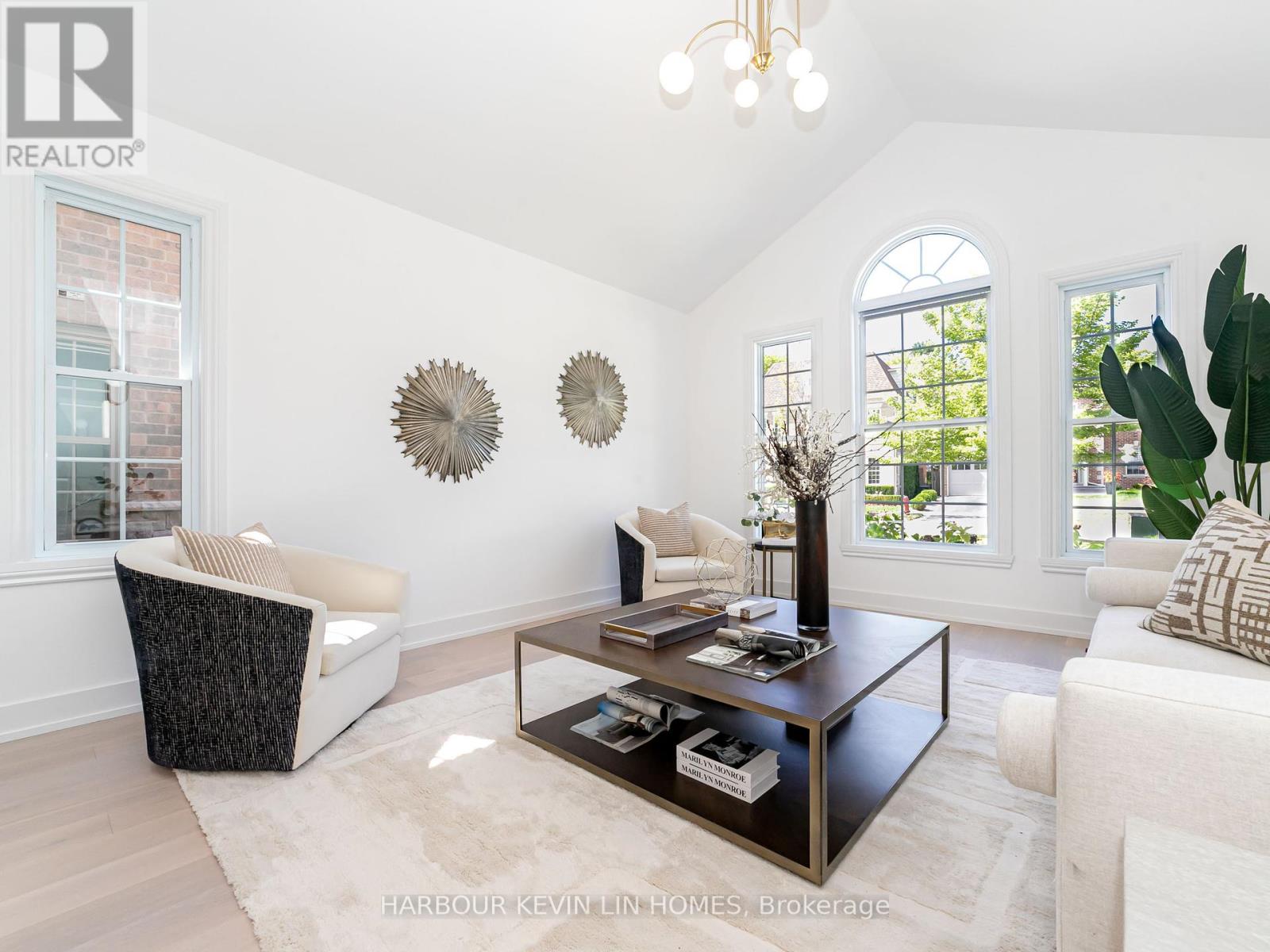 Photo 17 of 19 Willett Crescent, Richmond Hill ON