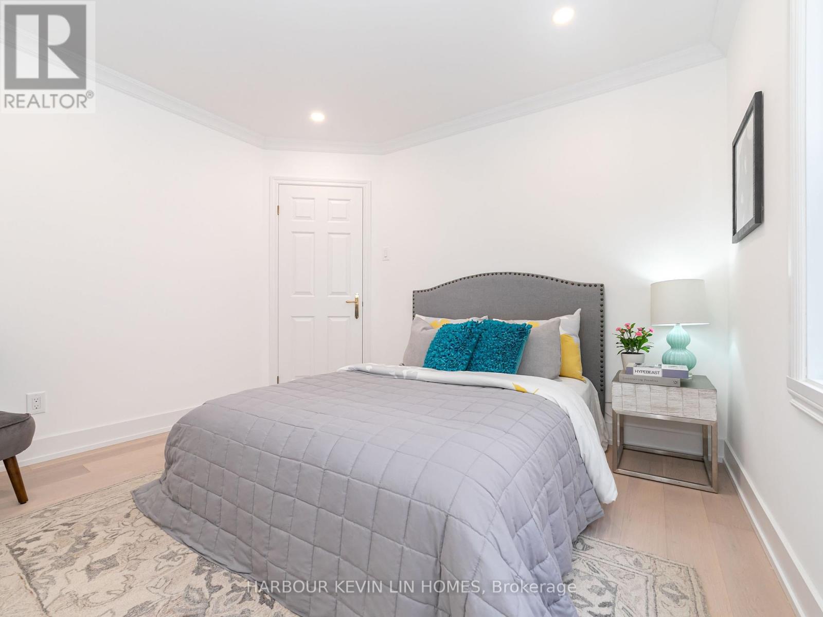 Photo 34 of 19 Willett Crescent, Richmond Hill ON