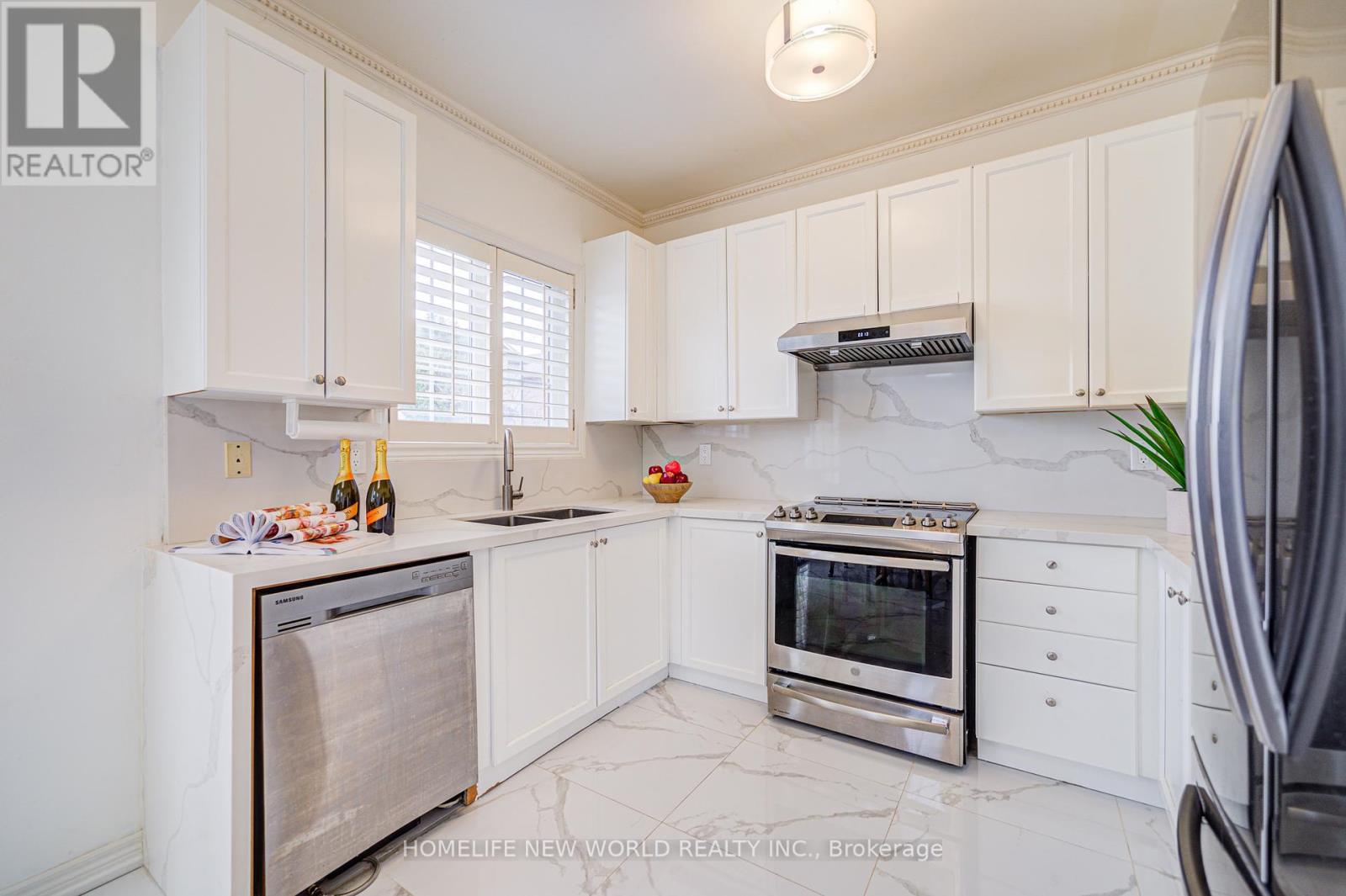 Photo 22 of 46 Teal Crescent, Vaughan ON