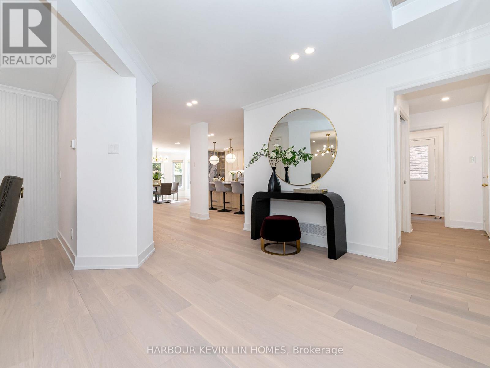 Photo 6 of 19 Willett Crescent, Richmond Hill ON