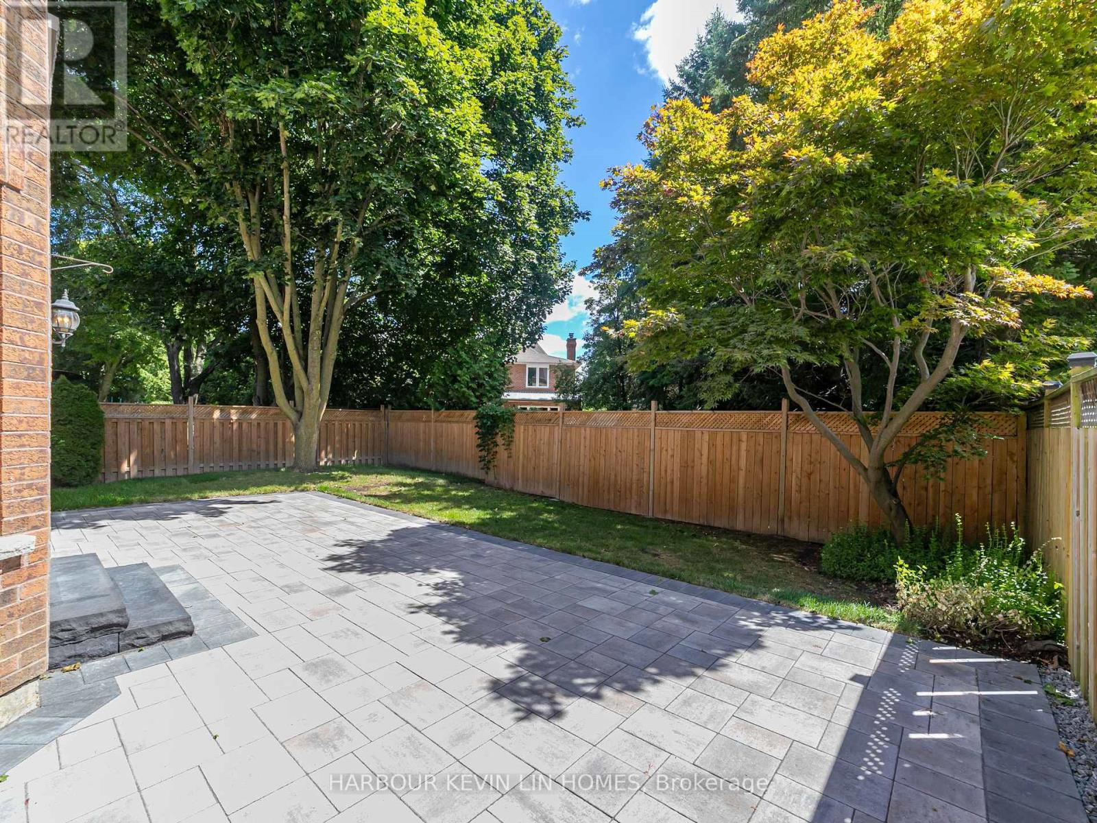 Photo 28 of 19 Willett Crescent, Richmond Hill ON