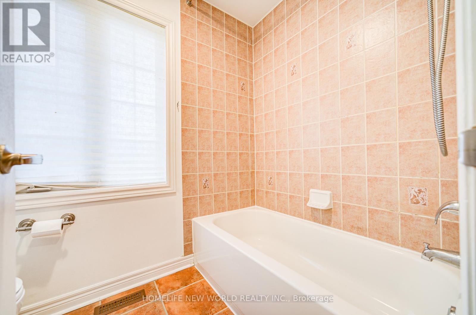 Photo 36 of 46 Teal Crescent, Vaughan ON
