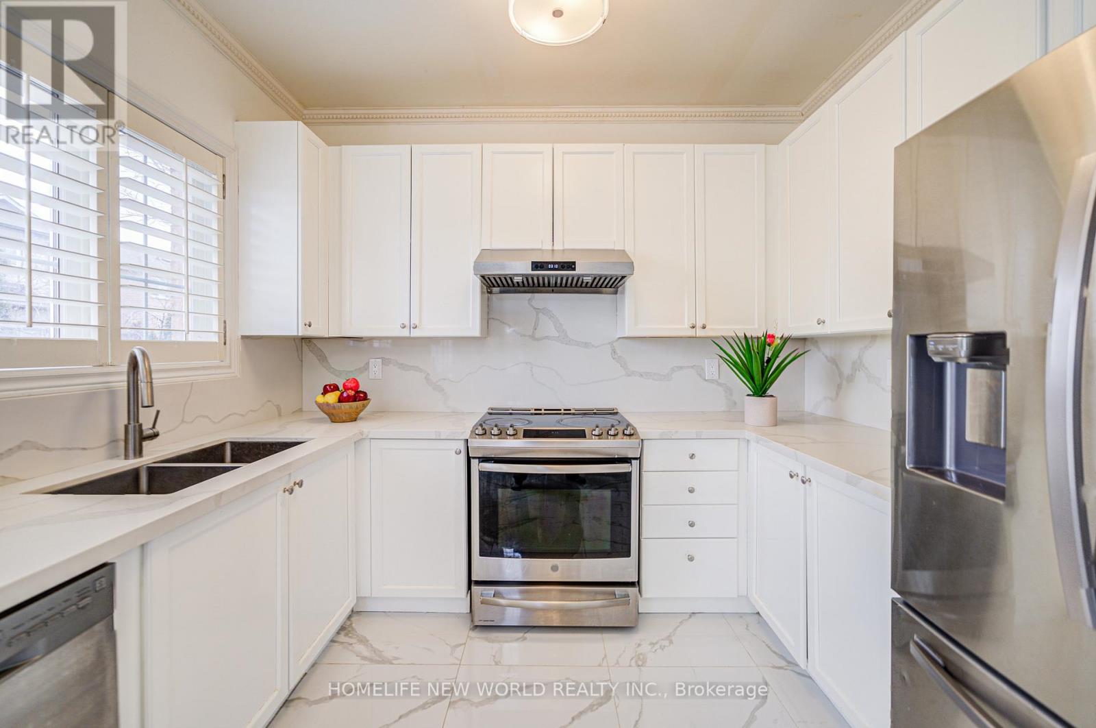 Photo 24 of 46 Teal Crescent, Vaughan ON
