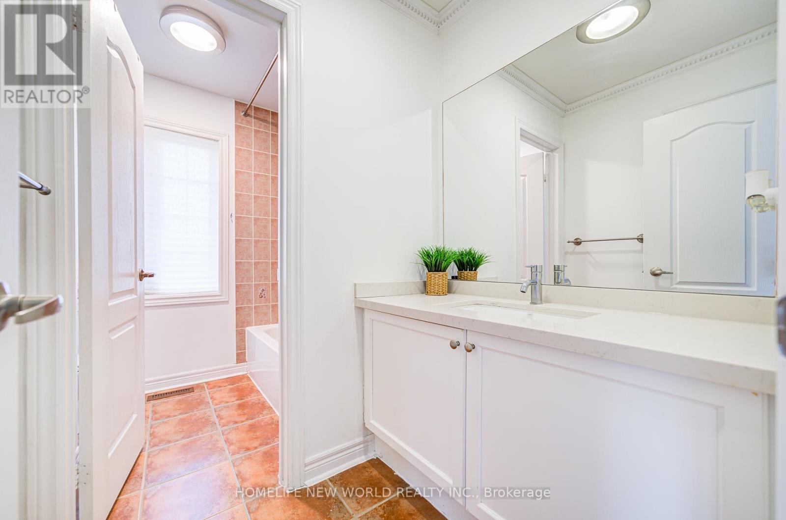 Photo 37 of 46 Teal Crescent, Vaughan ON
