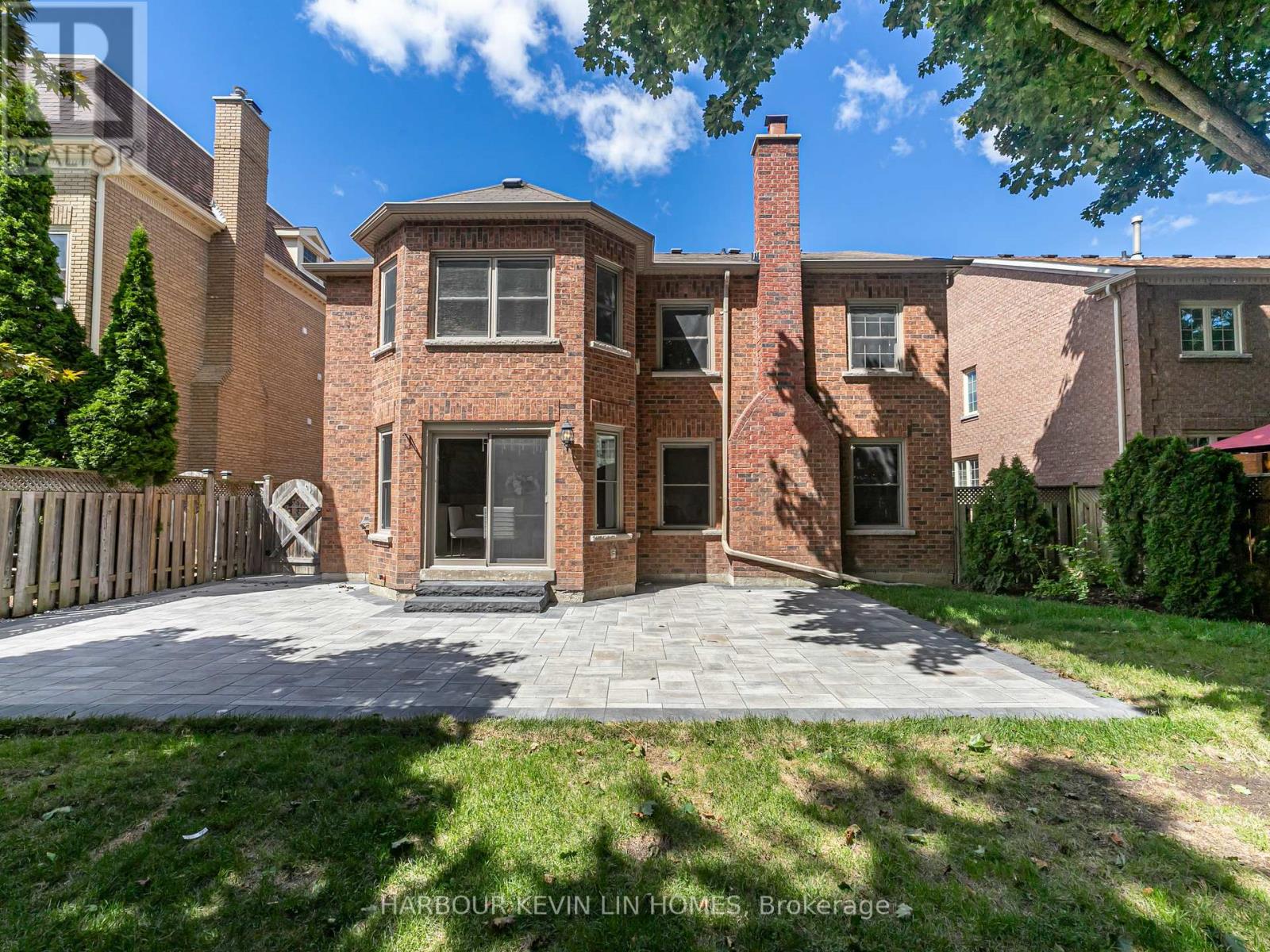 Photo 8 of 19 Willett Crescent, Richmond Hill ON