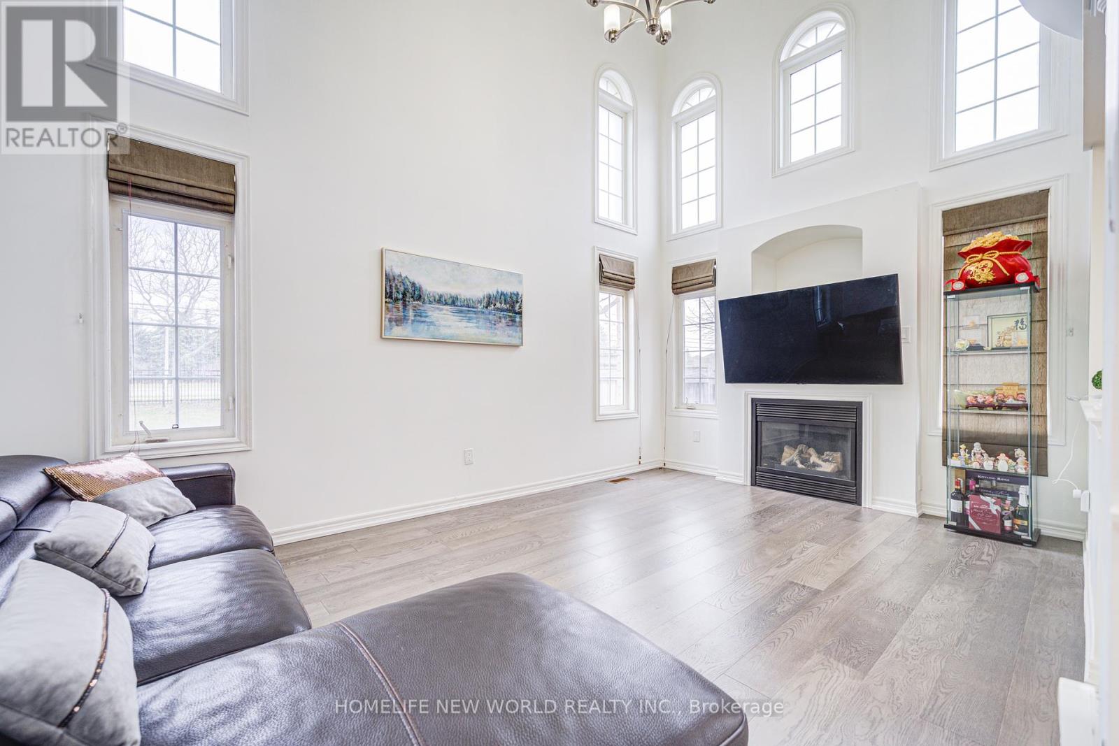 Photo 15 of 46 Teal Crescent, Vaughan ON