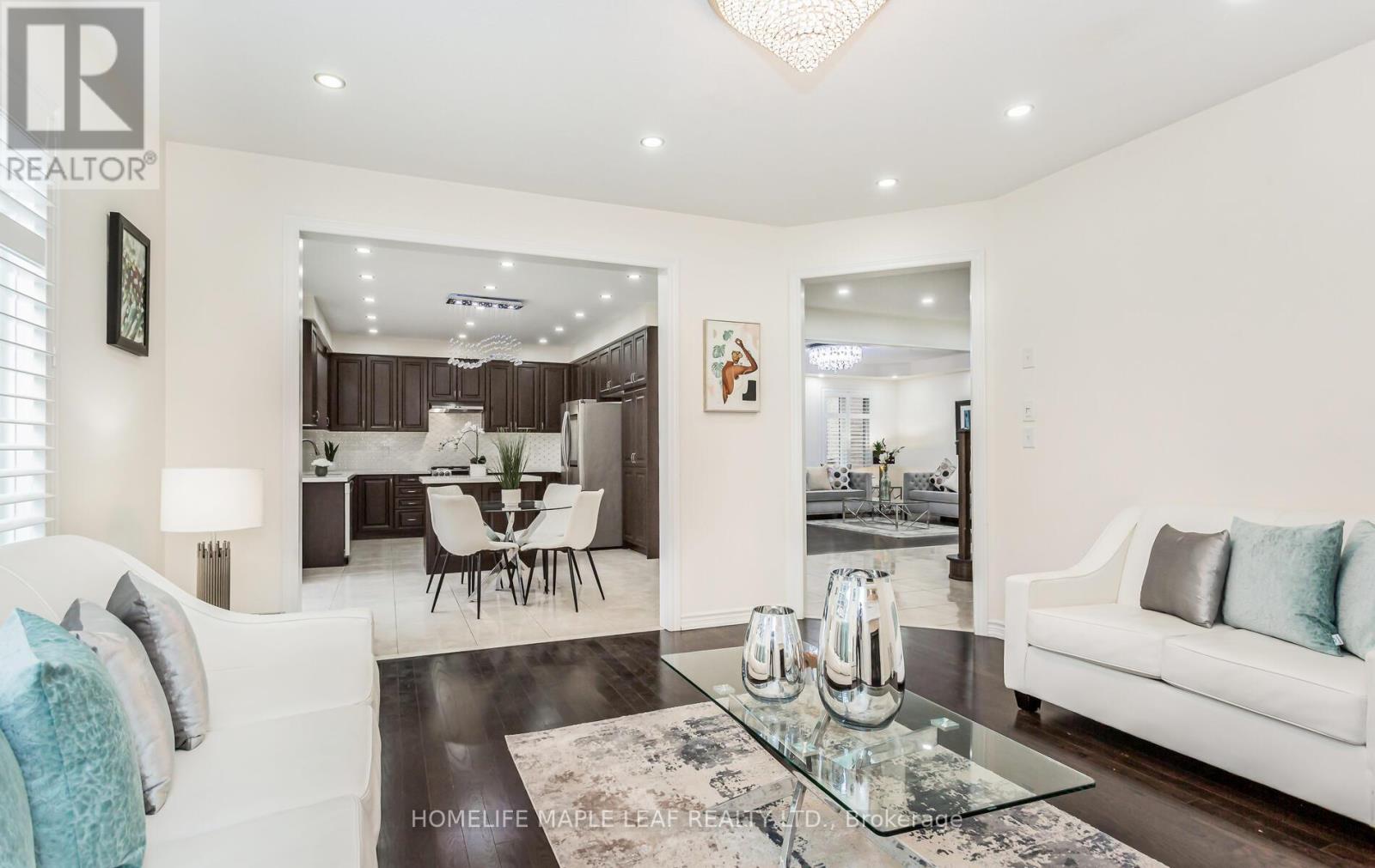 Photo 3 of 11 Cloverhaven Road, Brampton ON