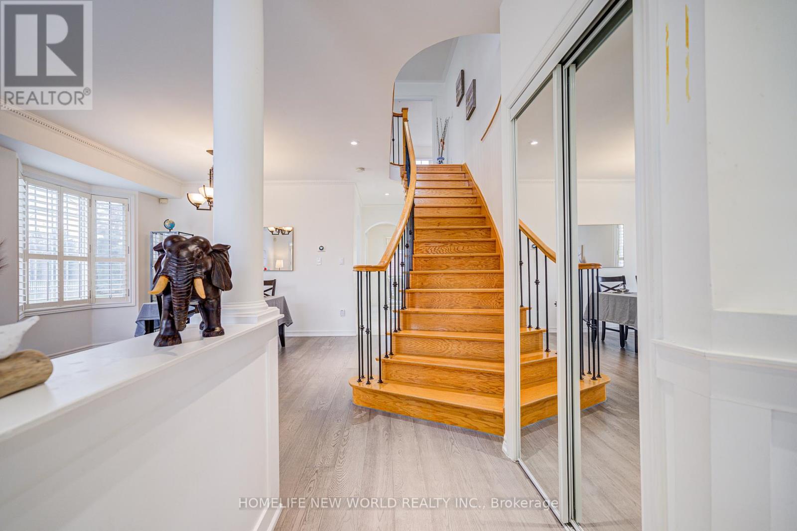 Photo 7 of 46 Teal Crescent, Vaughan ON