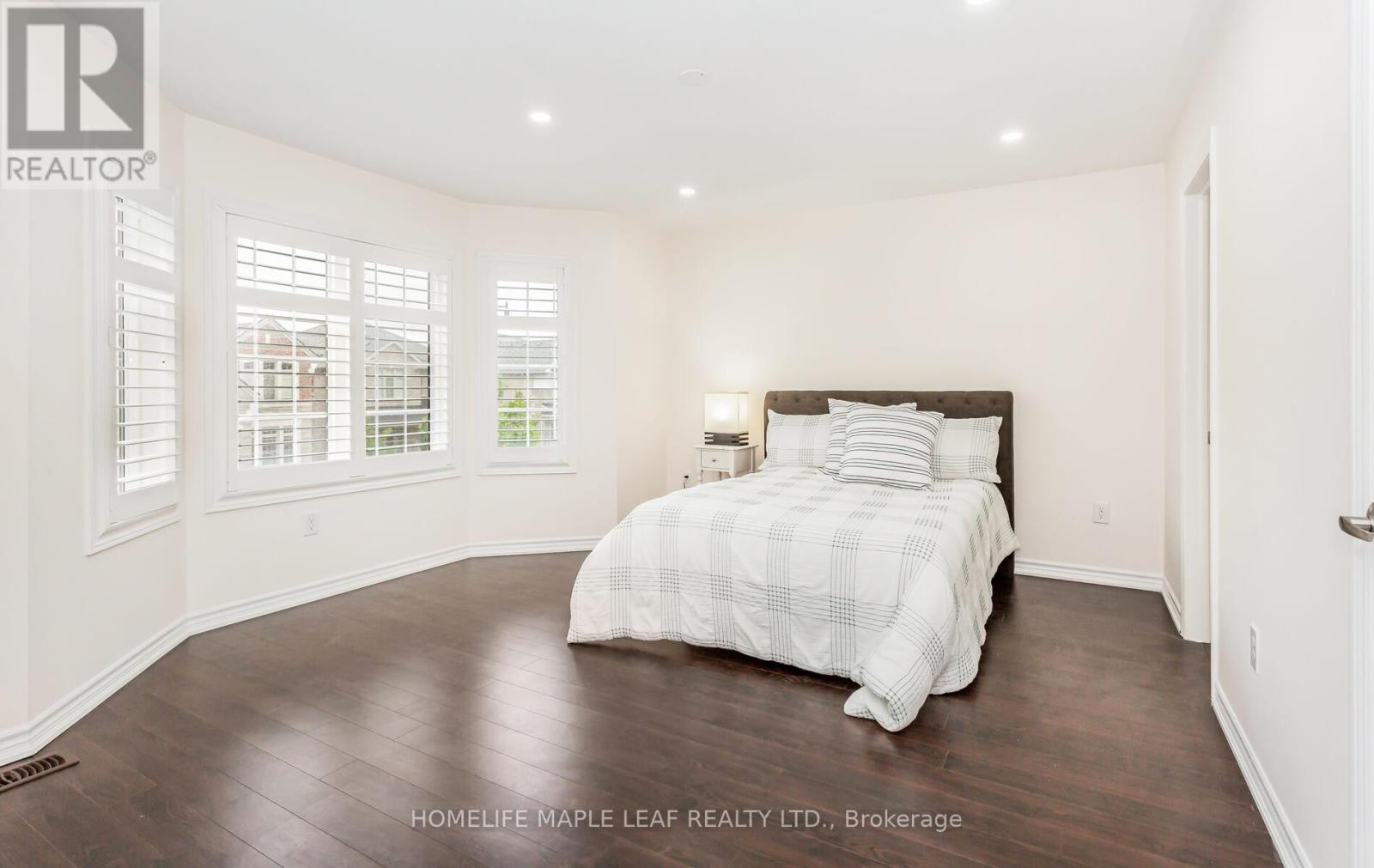 Photo 34 of 11 Cloverhaven Road, Brampton ON