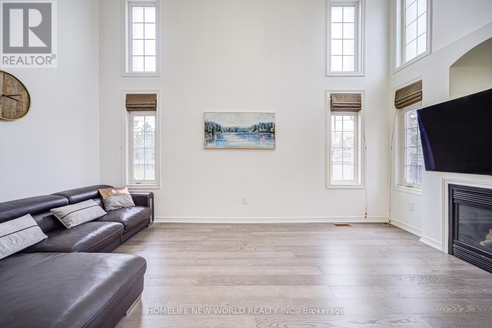 Photo 16 of 46 Teal Crescent, Vaughan ON