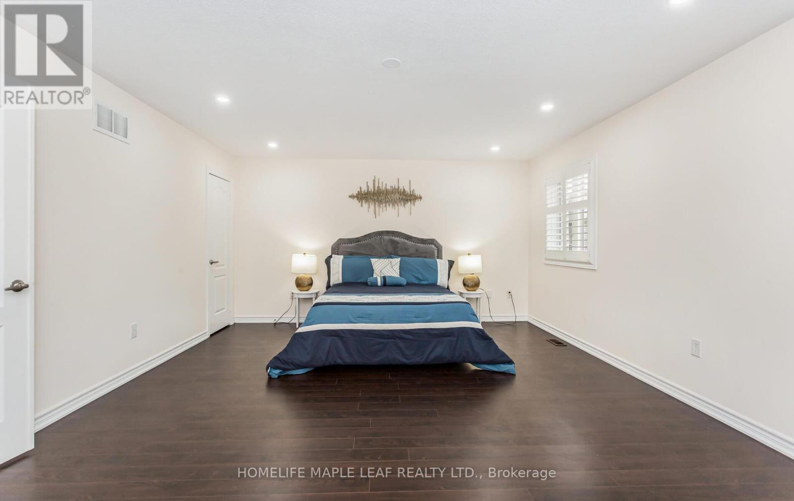 Photo 32 of 11 Cloverhaven Road, Brampton ON