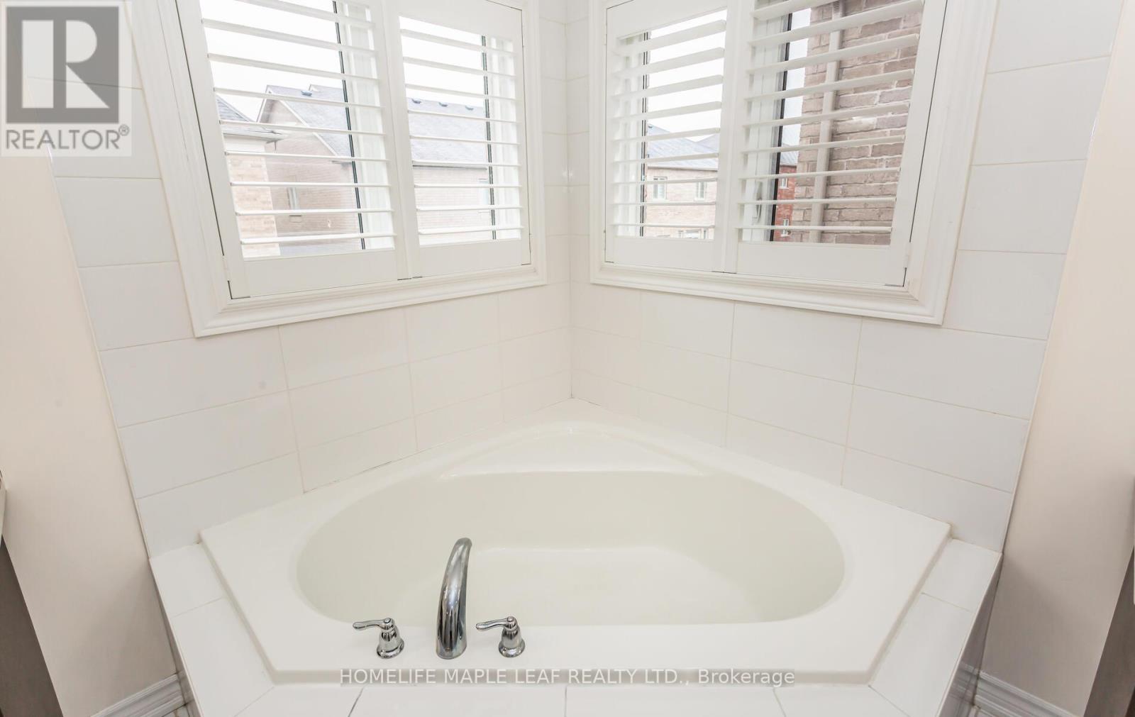 Photo 14 of 11 Cloverhaven Road, Brampton ON