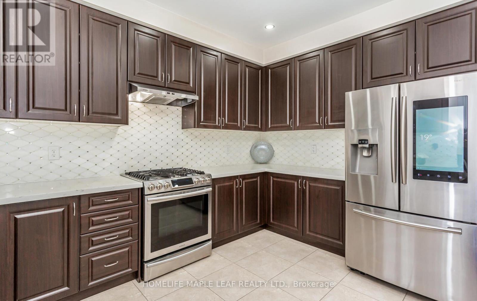 Photo 24 of 11 Cloverhaven Road, Brampton ON