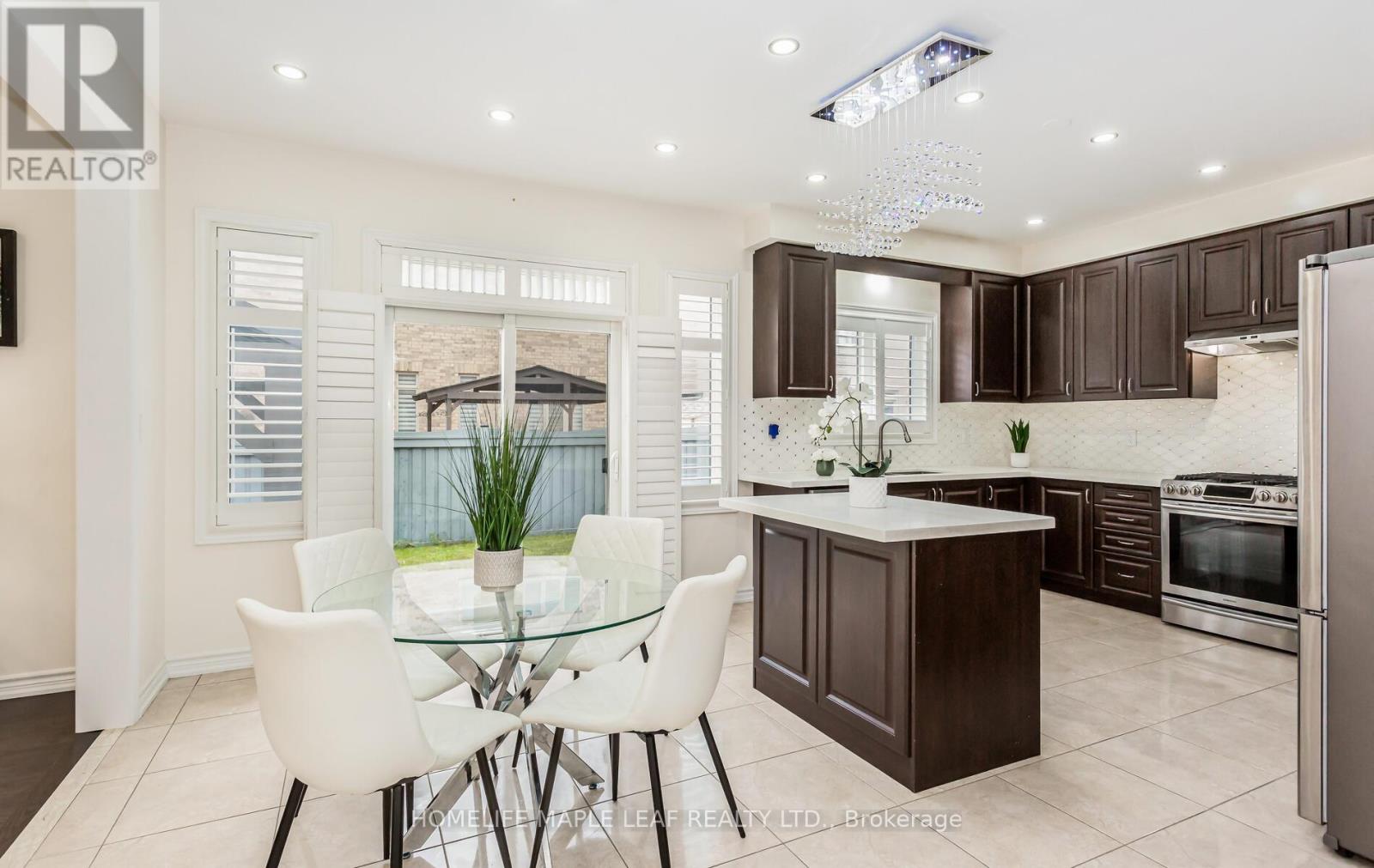 Photo 2 of 11 Cloverhaven Road, Brampton ON