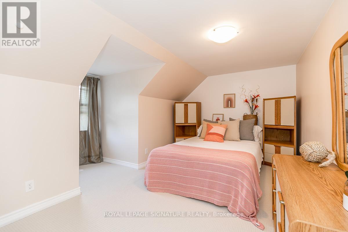 Photo 19 of 1032 Baseline Road, Gravenhurst ON