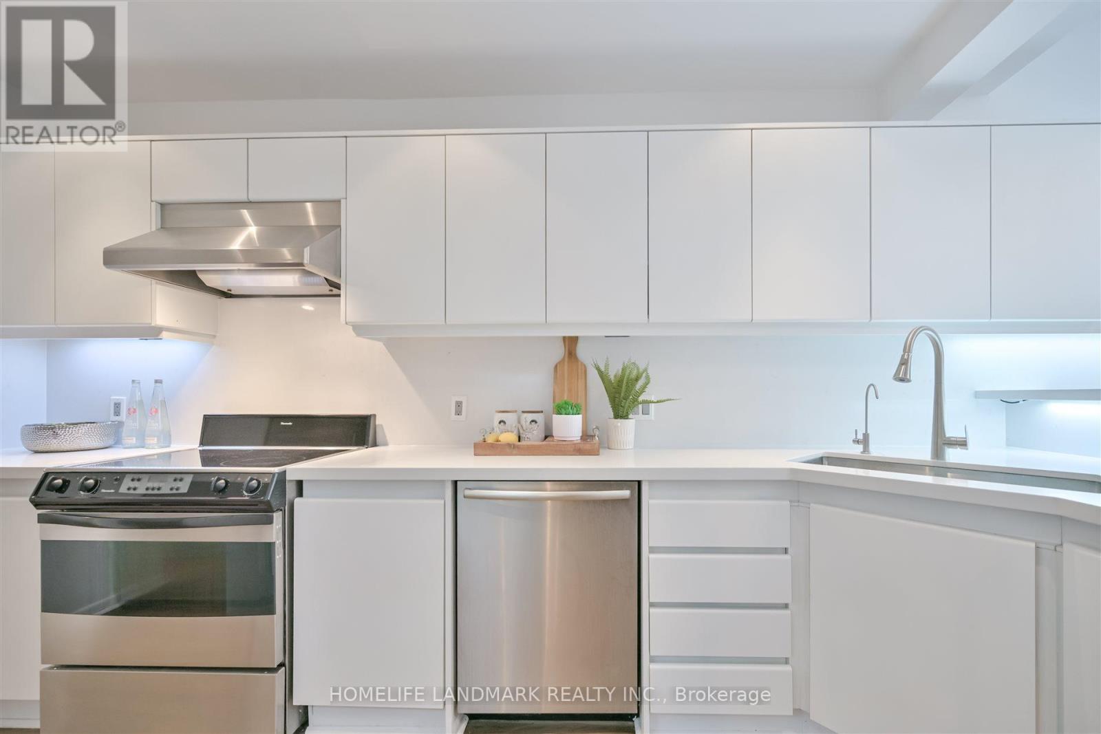 Photo 16 of 26 Birdsall Avenue, Toronto ON