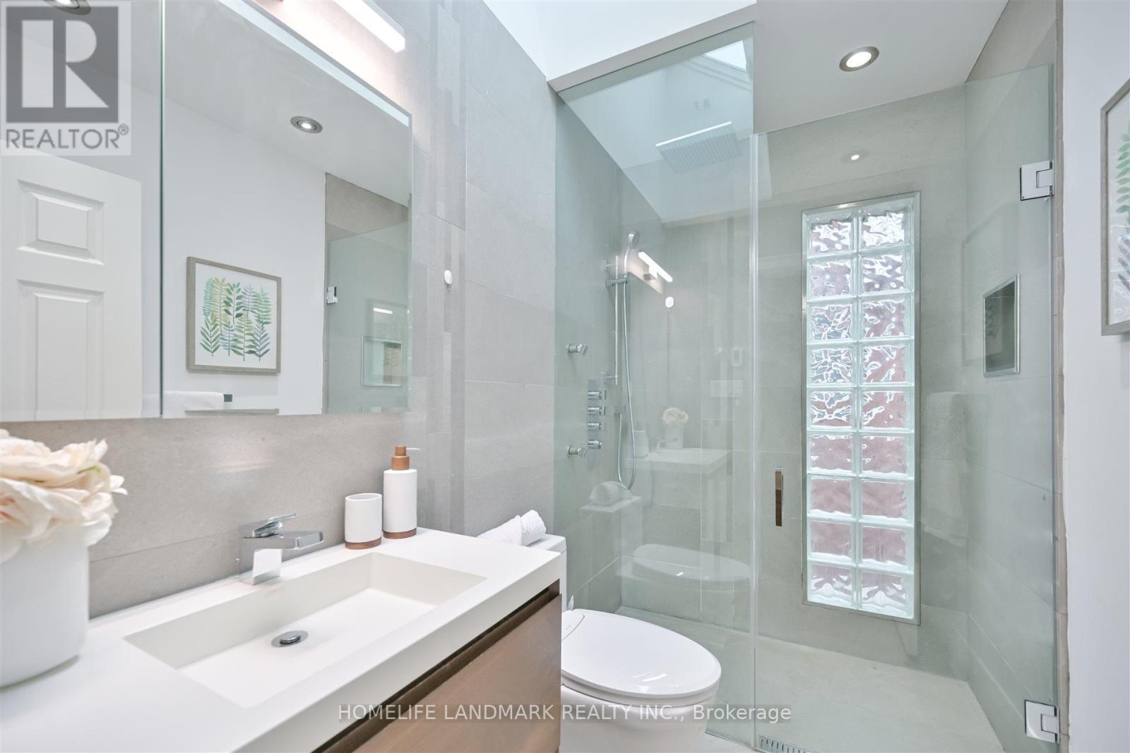 Photo 35 of 26 Birdsall Avenue, Toronto ON