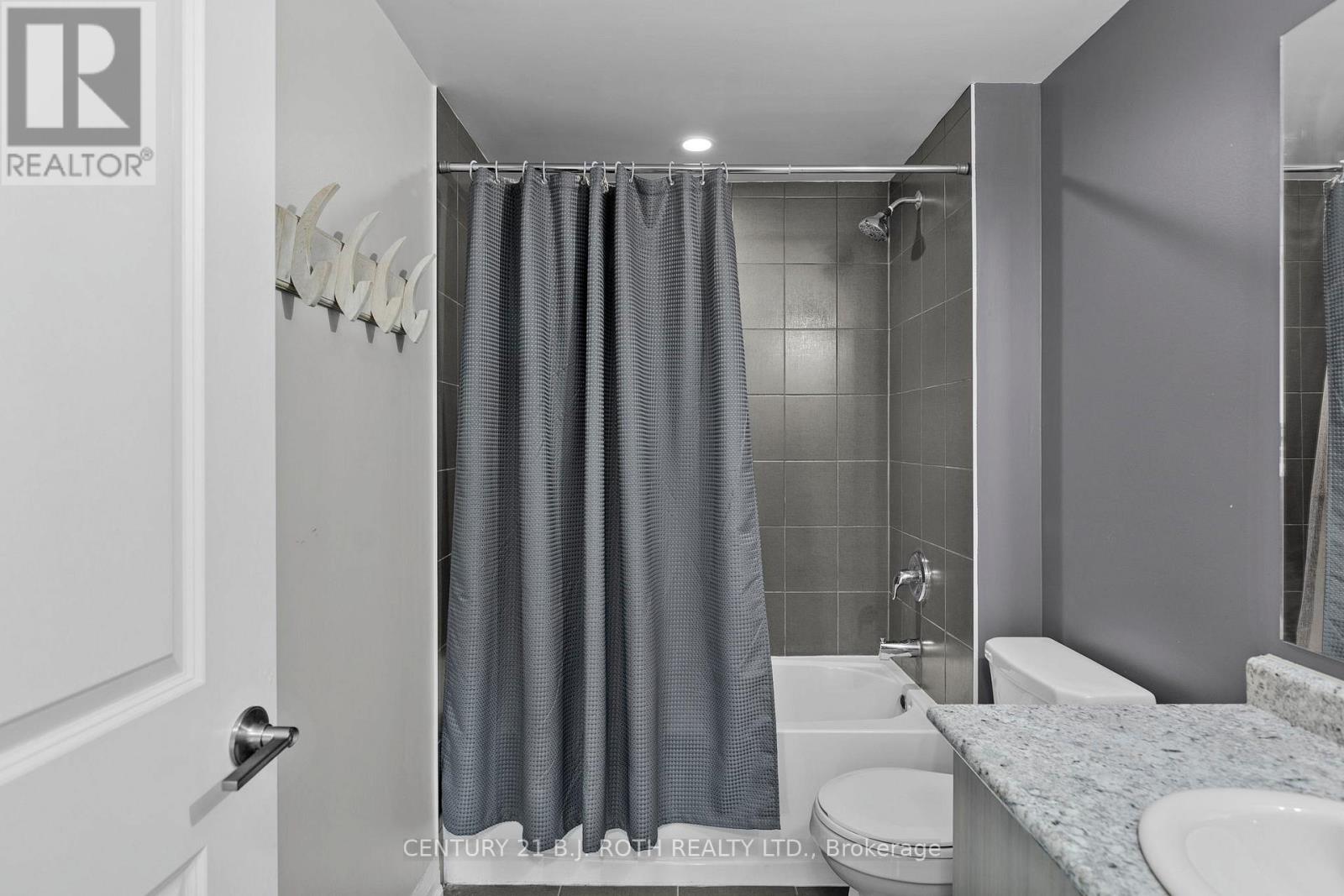 Photo 3 of 204 20 Koda Street, Barrie ON