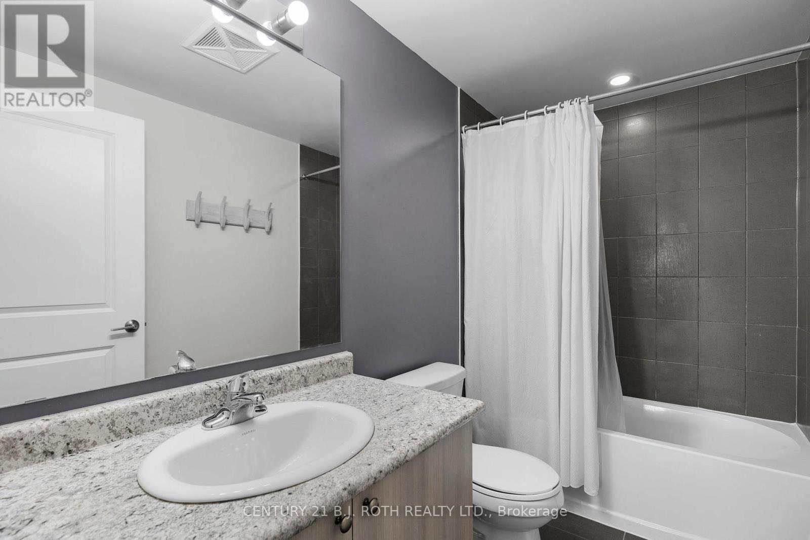 Photo 18 of 204 20 Koda Street, Barrie ON