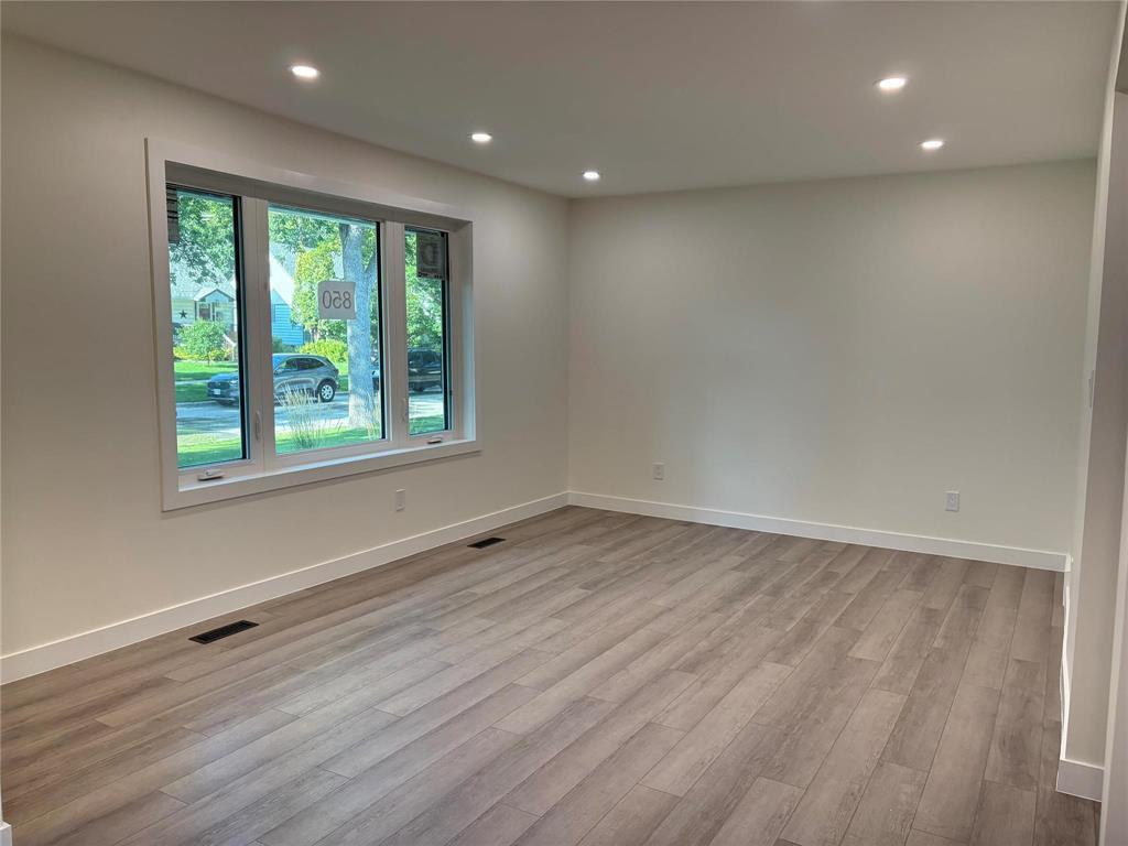 Photo 6 of 850 Ebby Avenue, Winnipeg MB