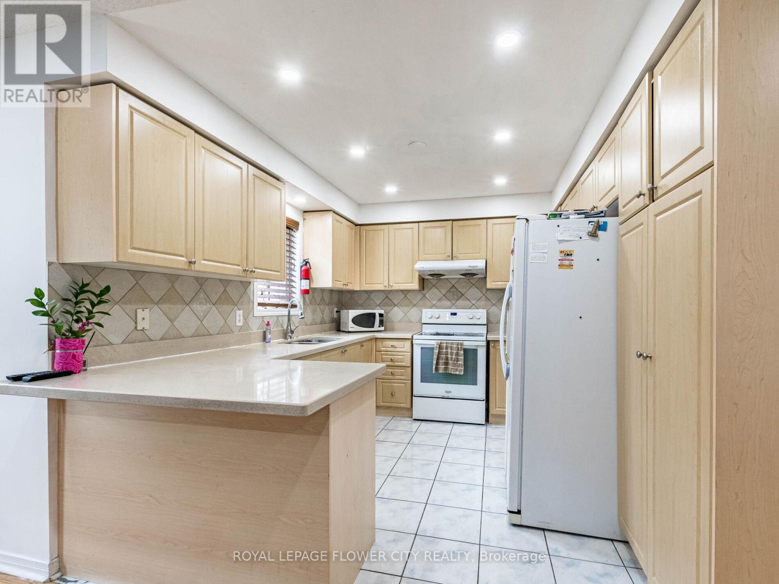 Photo 12 of 58 Pertosa Drive, Brampton ON