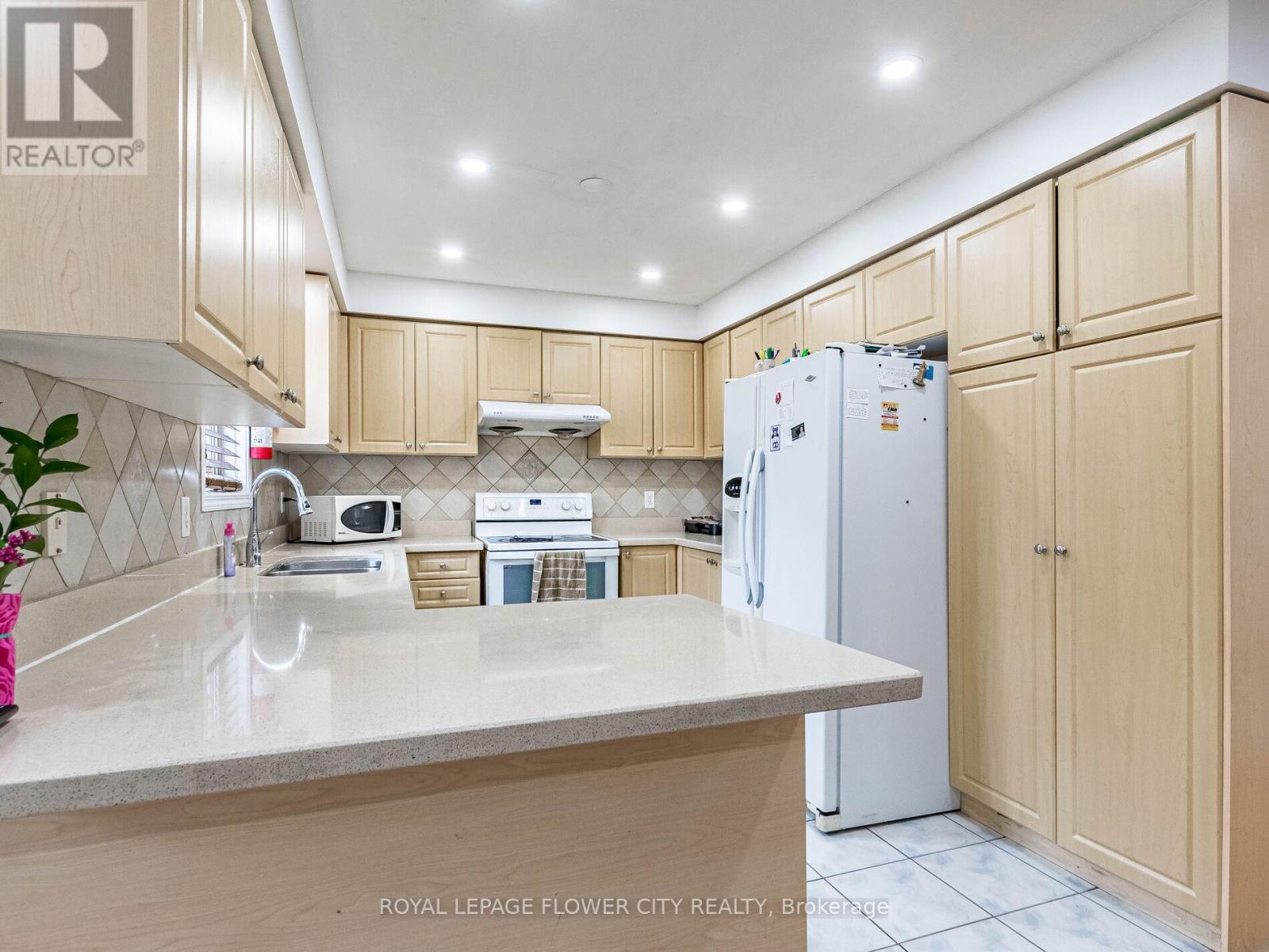 Photo 13 of 58 Pertosa Drive, Brampton ON