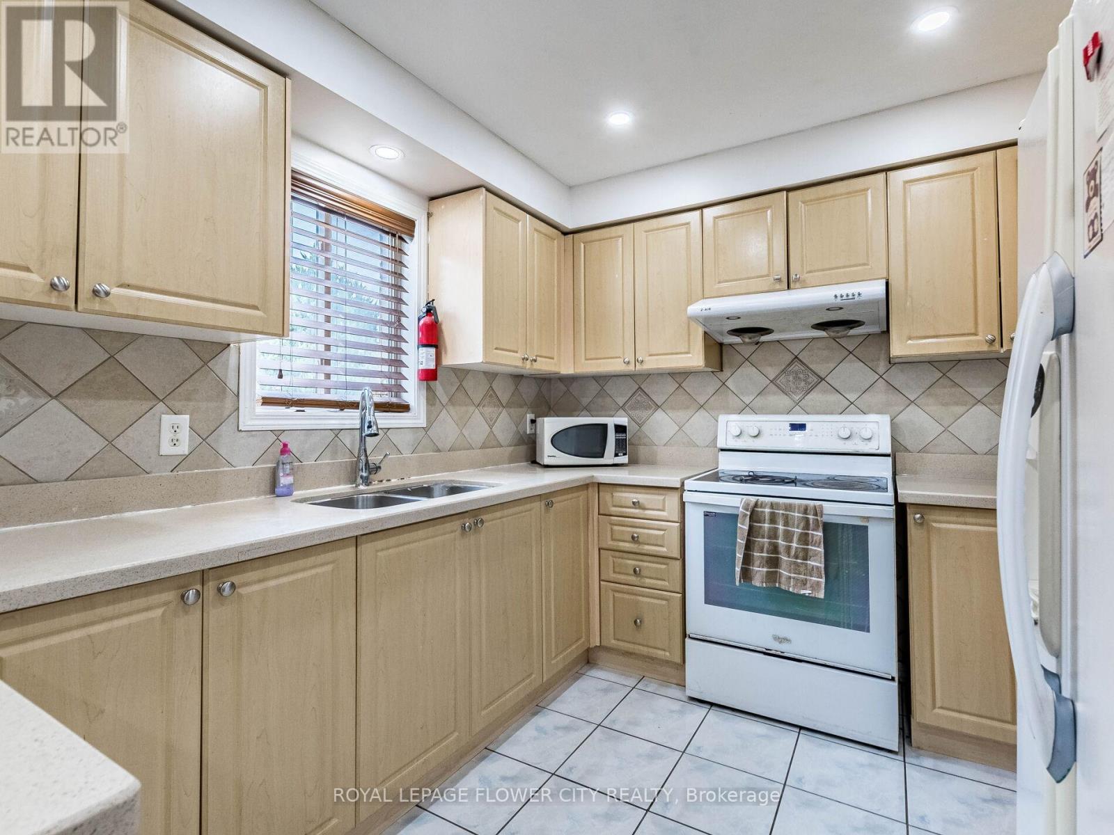 Photo 14 of 58 Pertosa Drive, Brampton ON