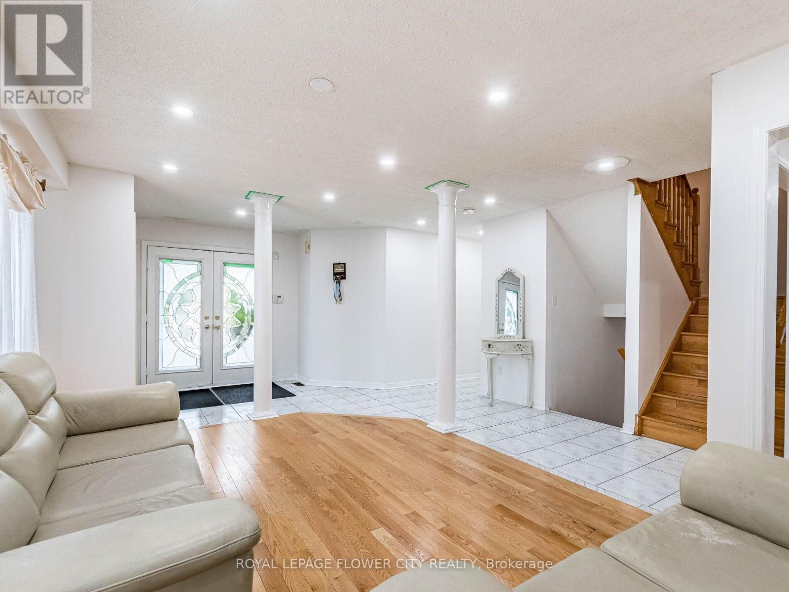 Photo 8 of 58 Pertosa Drive, Brampton ON