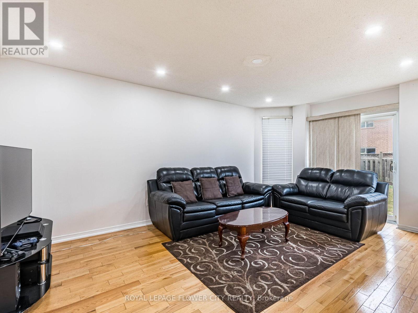 Photo 9 of 58 Pertosa Drive, Brampton ON