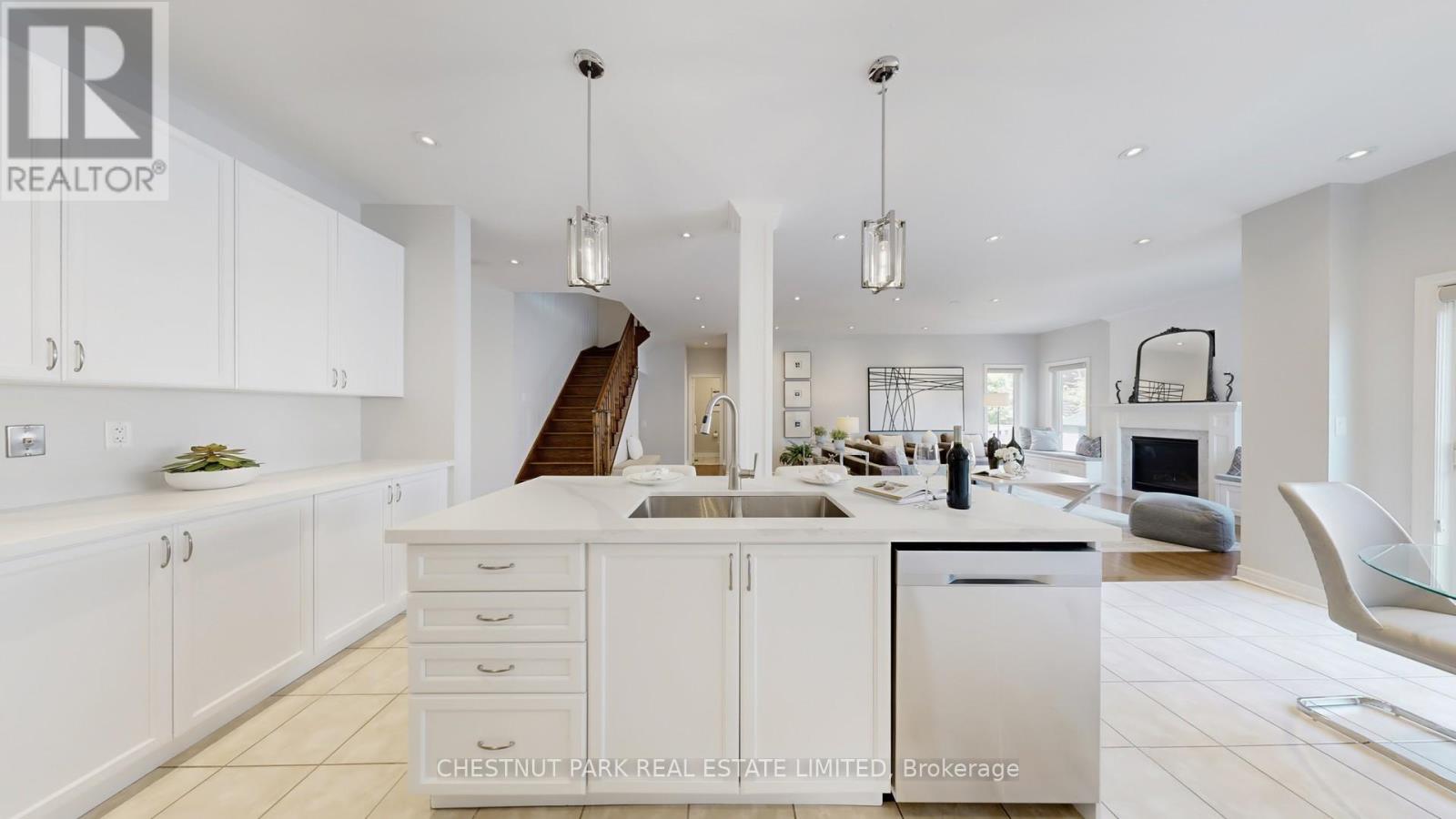Photo 24 of 32 Arbour Drive, Markham ON